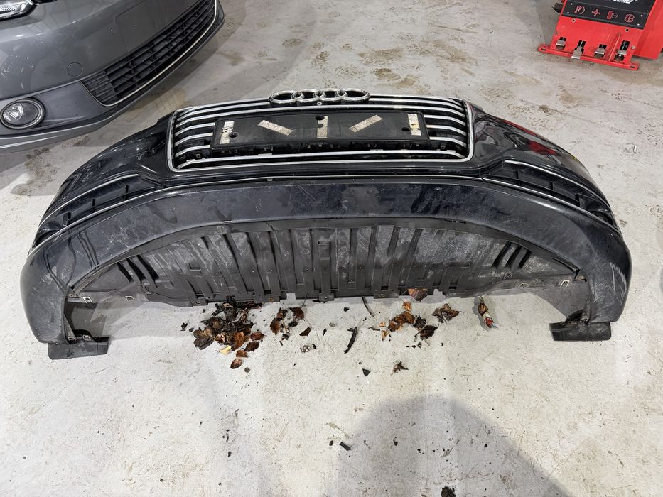 Bara fata completa audi a8 2016