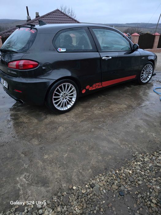 Vând Alfa Romeo 147