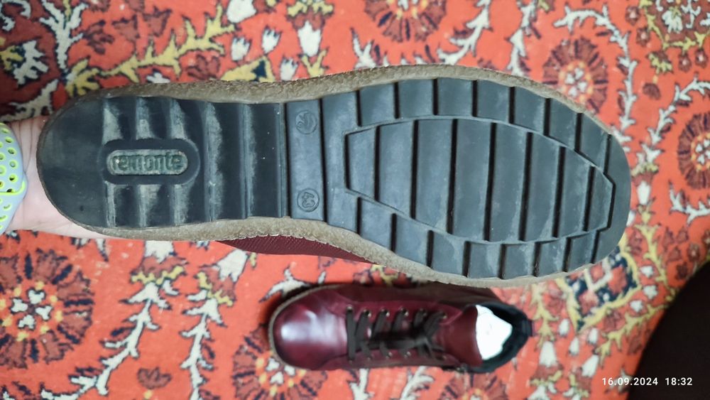 Продам     ботинки