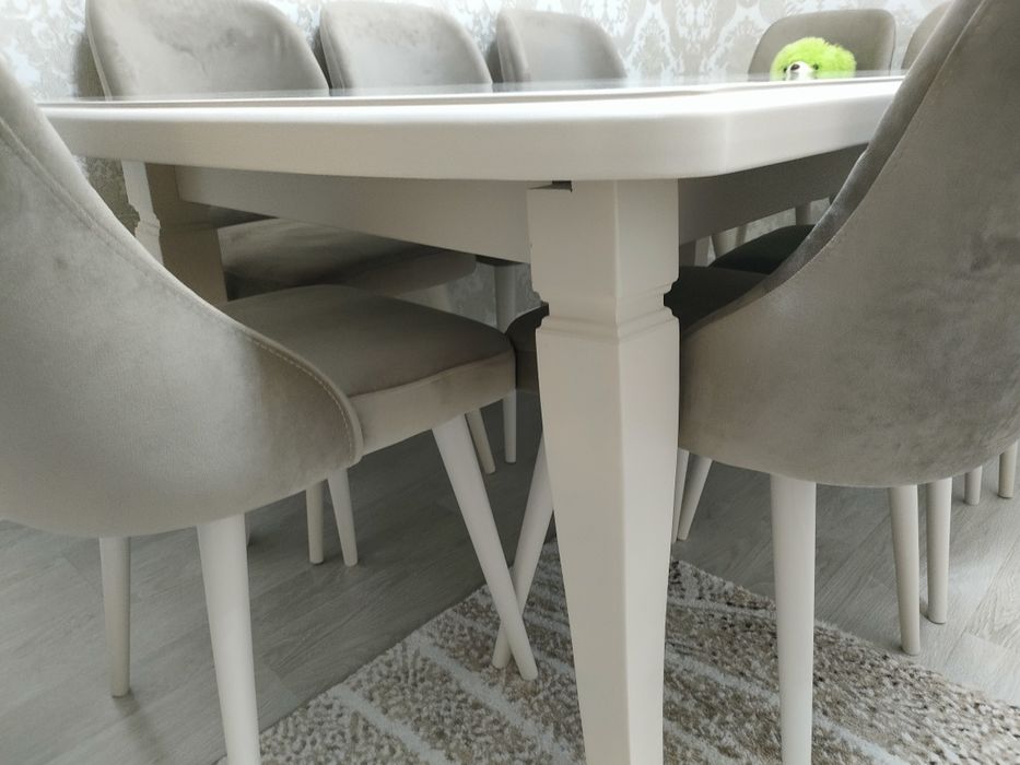 Стол со стульями