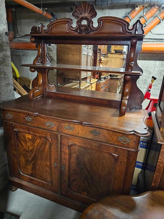 Трапезен шкаф с интарзия в стил Барок