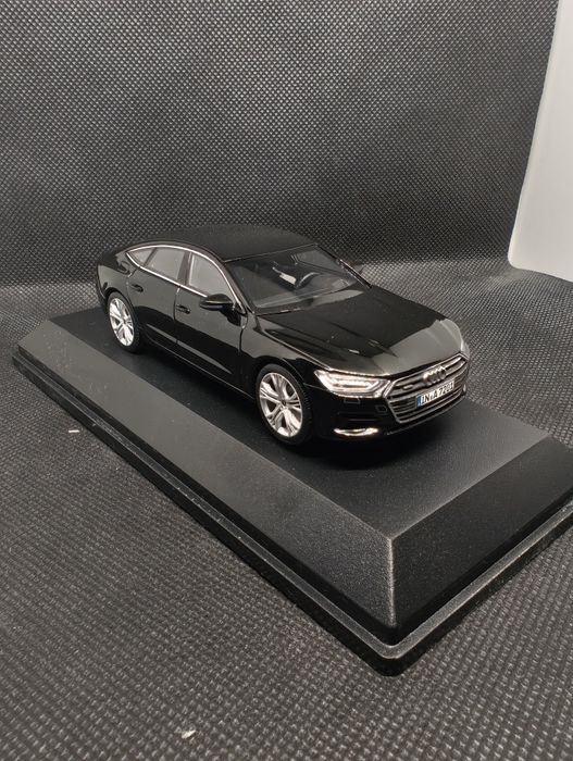 Machetă Audi A7 Sportback Negru 1:43 – iScale (Model de Reprezentanță), cu Plexiglas