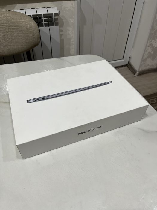 Macbook M1 256GB.