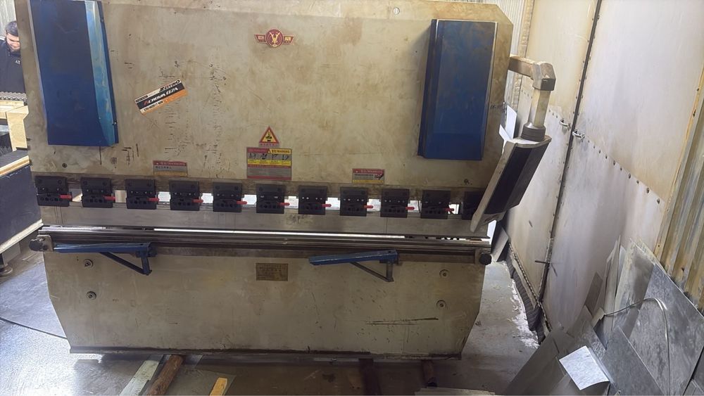 Листогибочный пресс 63/2500 ЧПУ Е21