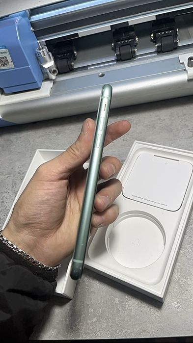 iPhone 11 128ГБ 75АКБ полный комплект