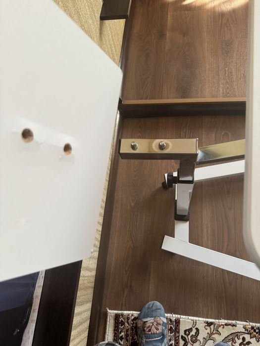 Писменый столик на колесиках