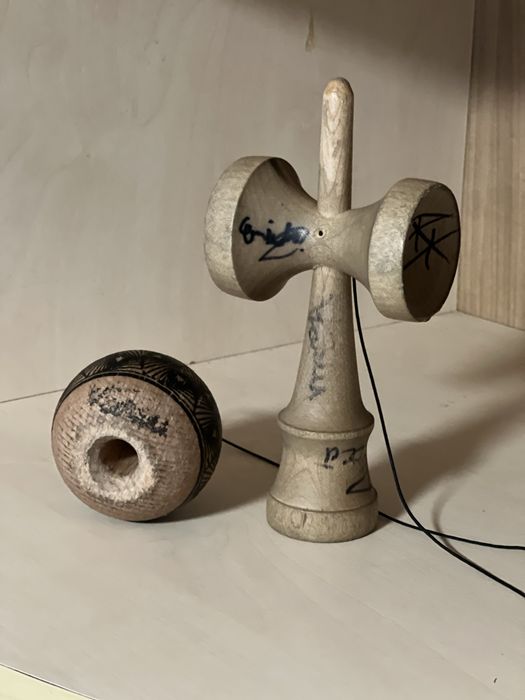 Vând kendama Israel semnată