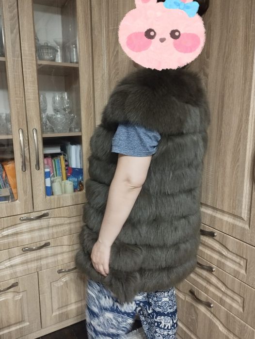 Продам меховую жилетку