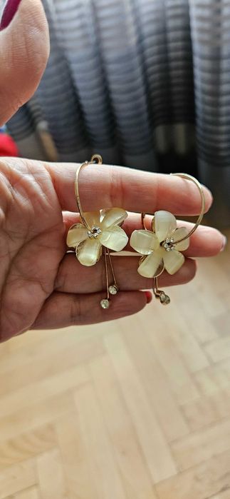 Обеци чисто нови