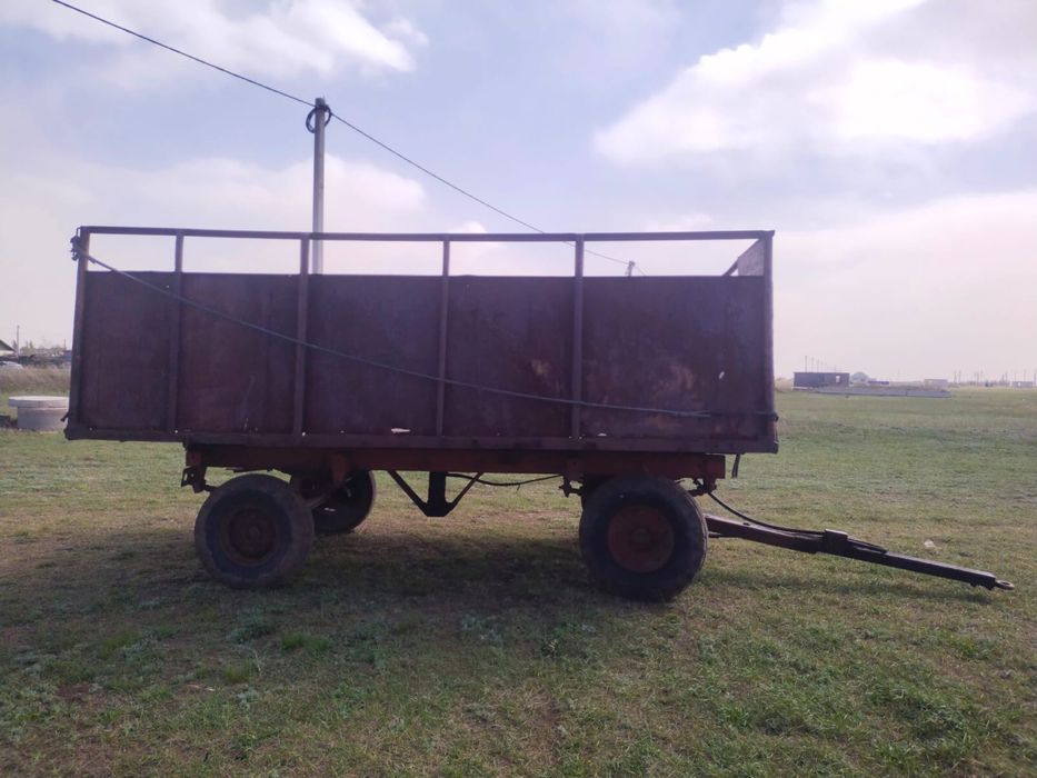 Дом, трактор и баз