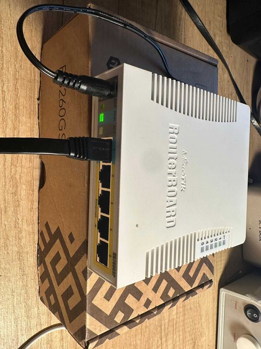 Switch Mikrotik RB260GSP