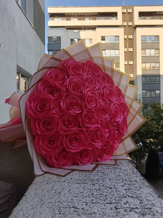 Buchet satin 27 trandafiri