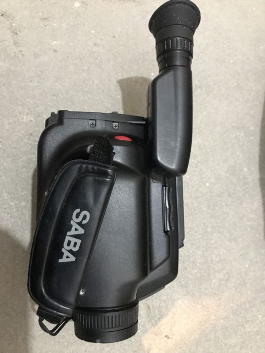 Видеокамера с малки касетки и чанта за видеокамера