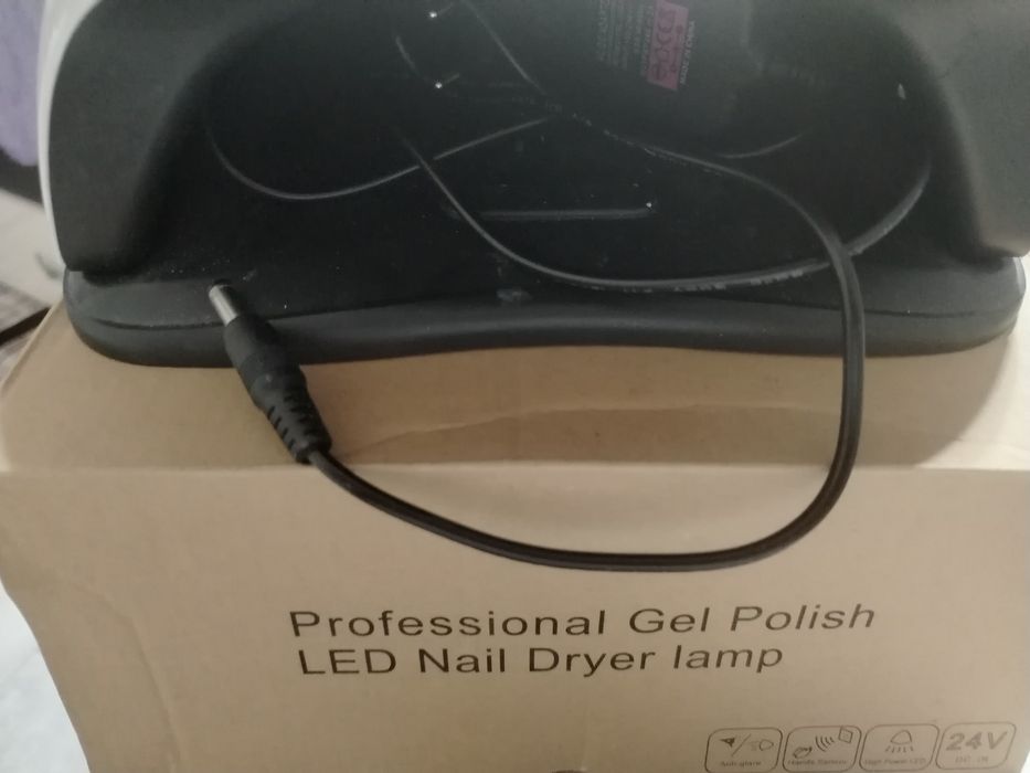 Лампа для сушки ногтей