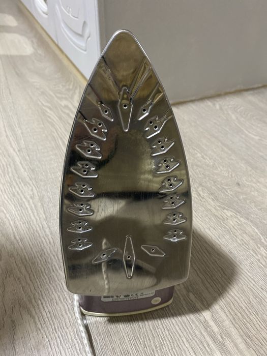 Продам утюг Vitek