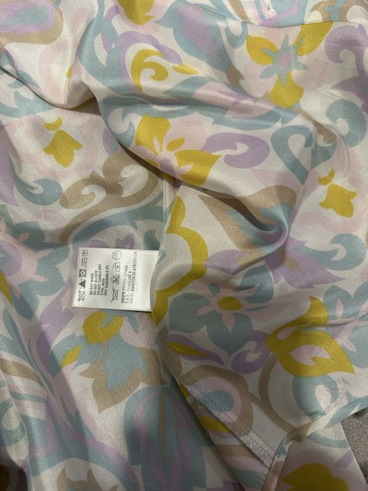 Копринена риза на цветя на Ескада