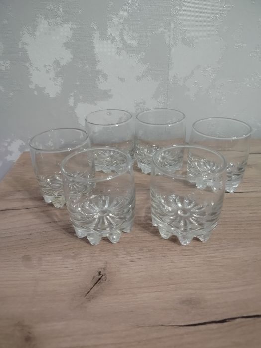 Продам посуду (салатницы, стаканы)