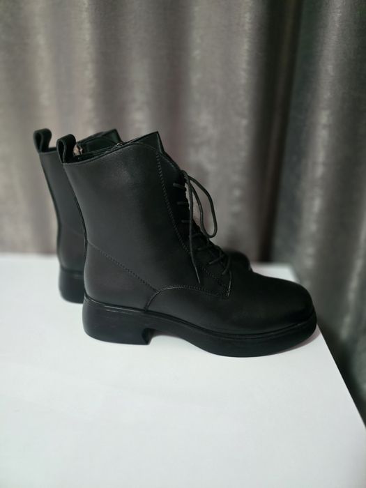 Дамски черни боти