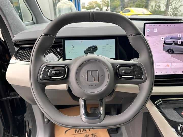 Zeekr 009 4WD 108kWh 6-местный