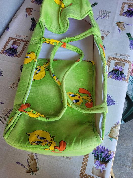 Cos bebe, cu capison detasabil, culoarea verde