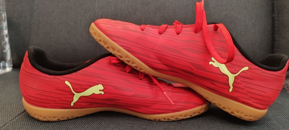 Vând ghete noi fotbal puma 37