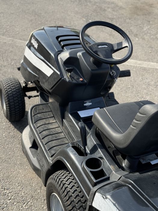 Tractoras de tuns iarba Stiga B&S