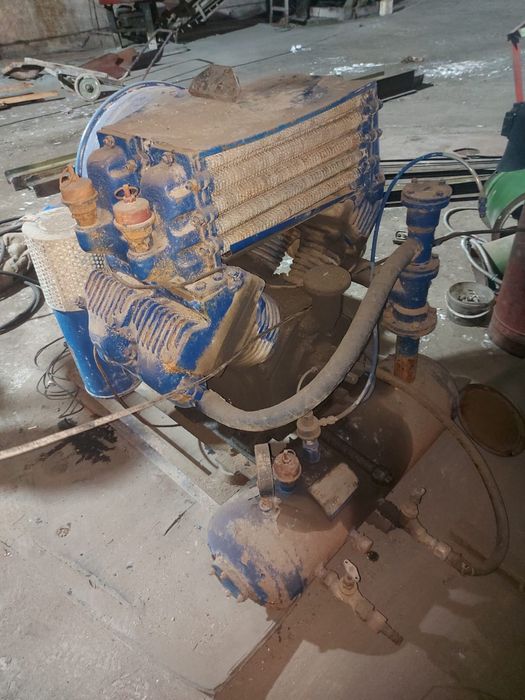 Продам поршневой компрессор