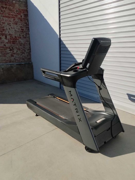 Бягащата пътека Matrix Endurance Touch Console