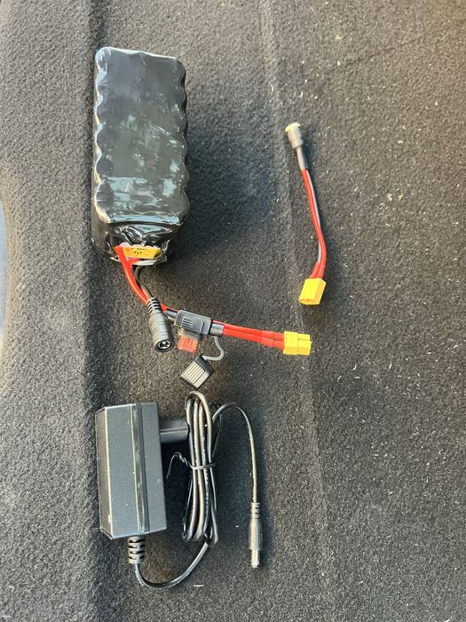 Baterie pentru orice tip de mascotă gonflabilă. Timp utilizare 4 ore