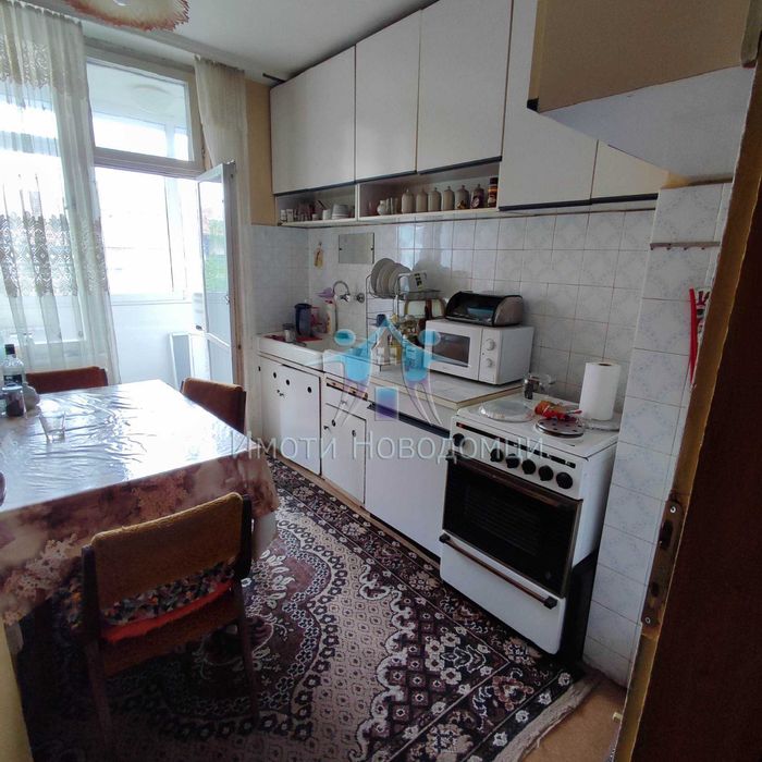 Продава се Тристаен апартамент в Шумен, Военно училище - 90 кв.м за 1332 €/кв.м - Снимка #1