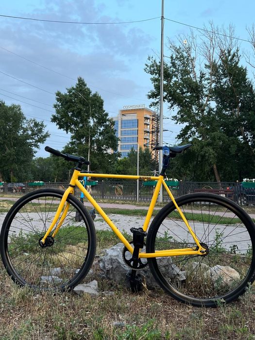 Велосипед спортивный фикс.