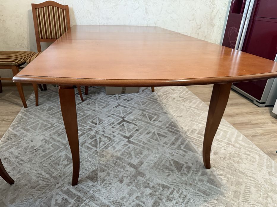 Стол со стульями