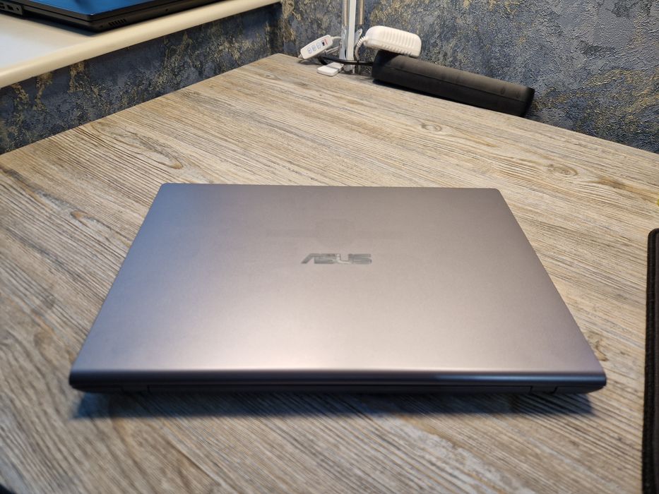 Ноутбук ASUS Corei7 состояние хорошее