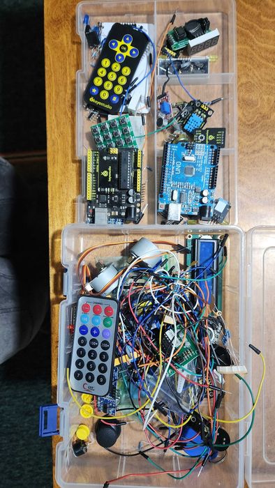 Два набора Arduino starter kid(Один из keyestudio) в одной коробке