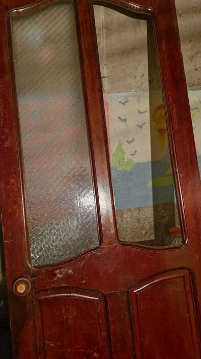 продам двери б.у. дерево