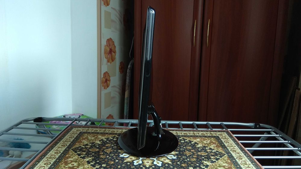 Монитор LG Flatron E2050T 20" WLED 5ms широкоформатный 16:9 VGA + DVI