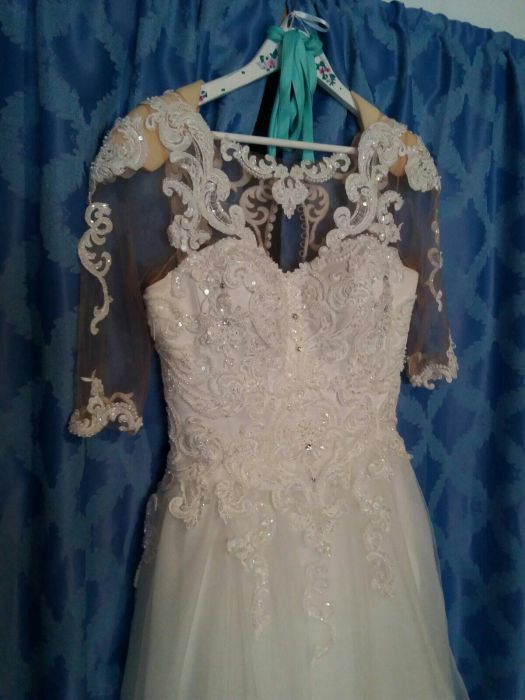 Rochie mireasă făcută pe comandă din dantelă cu tull