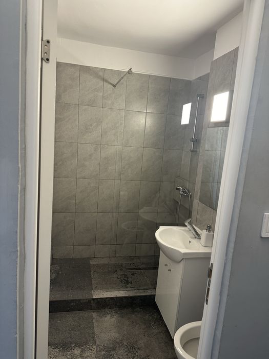 Vand garsoniera 39 mp Micalaca ( piata miorita ) str abrud