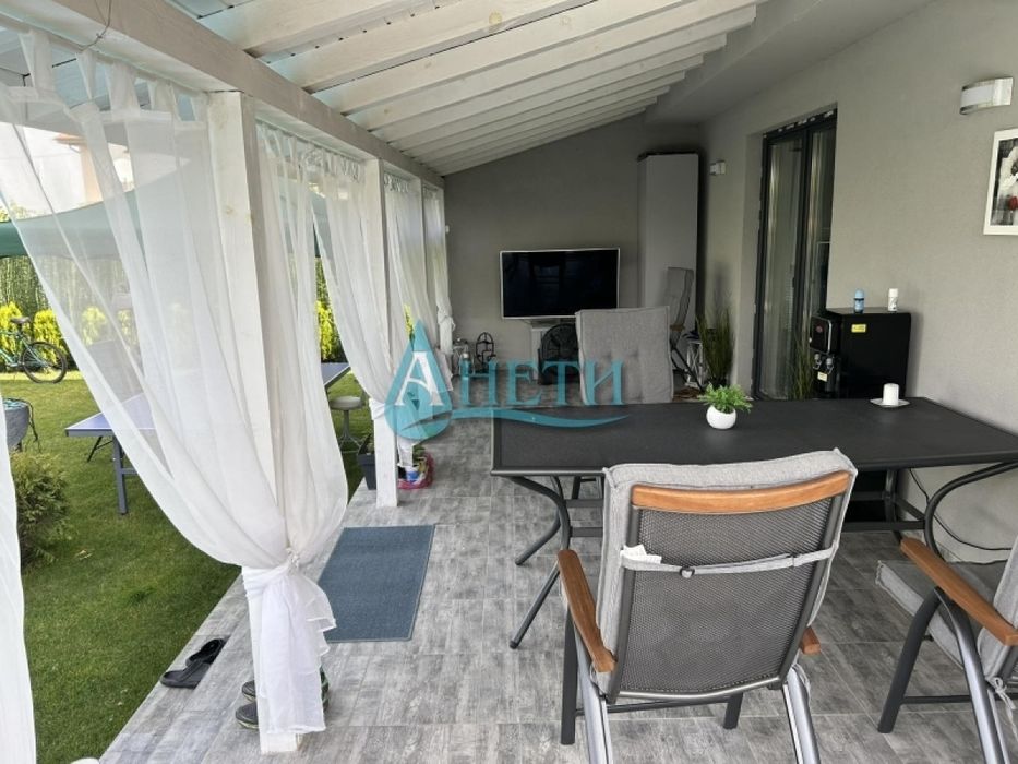 Стилно обзаведена къщи 200м2 с двор 521м2 в гр.Костинброд