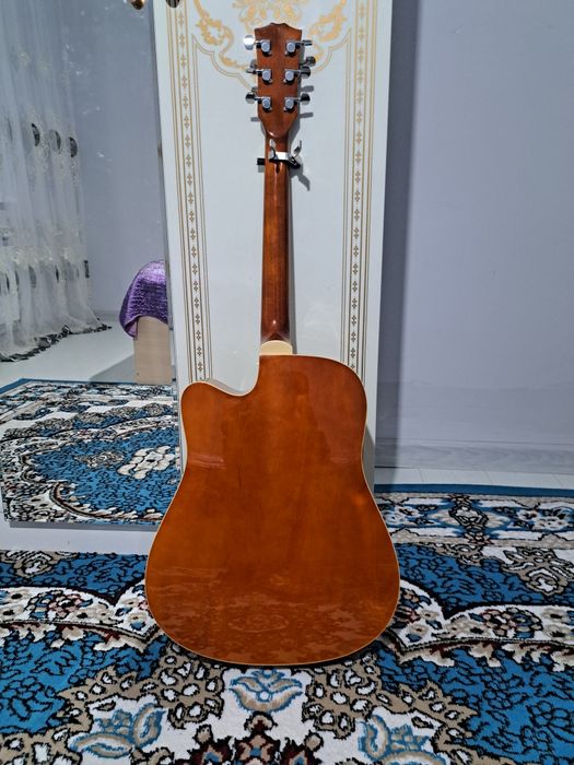 Продаю гитару новая!