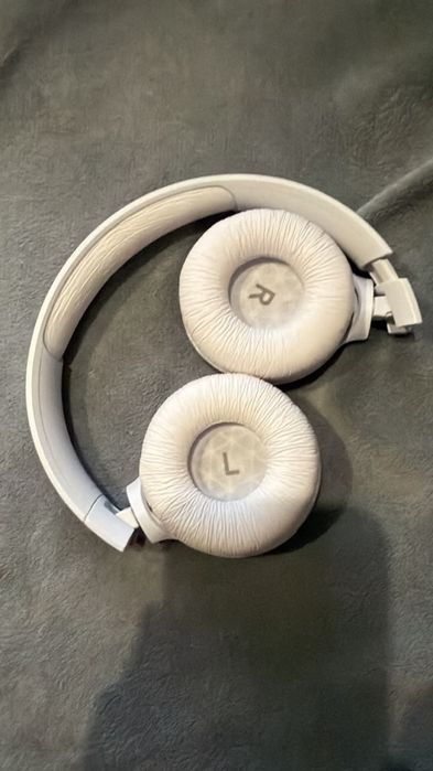 Продам наушники оригнальные Jbl510