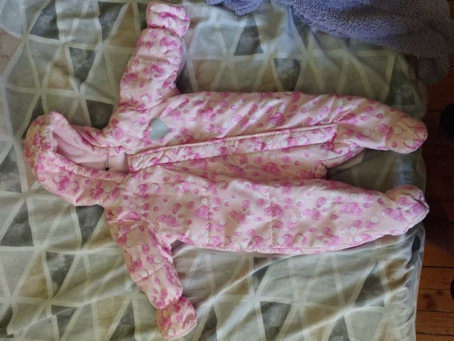 Бебешки зимни космонавти