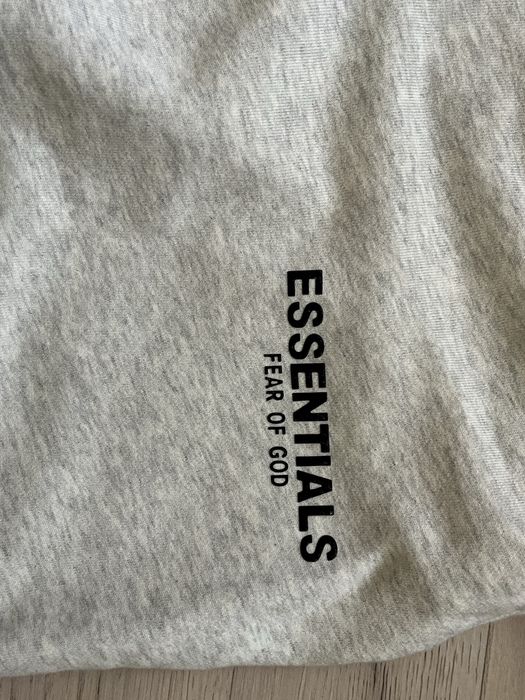 Pantaloni Essentials fiecare 150