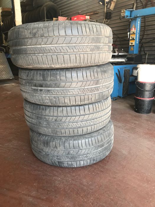 4броя летни гуми 205/55/16. Цената е за 4-те гуми заедно.