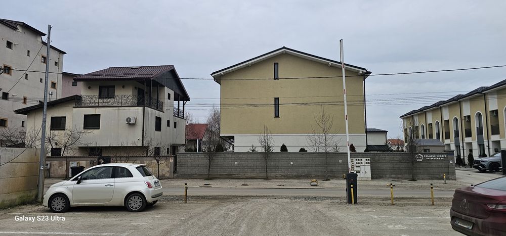 Vand sau închiriez  loc de parcare