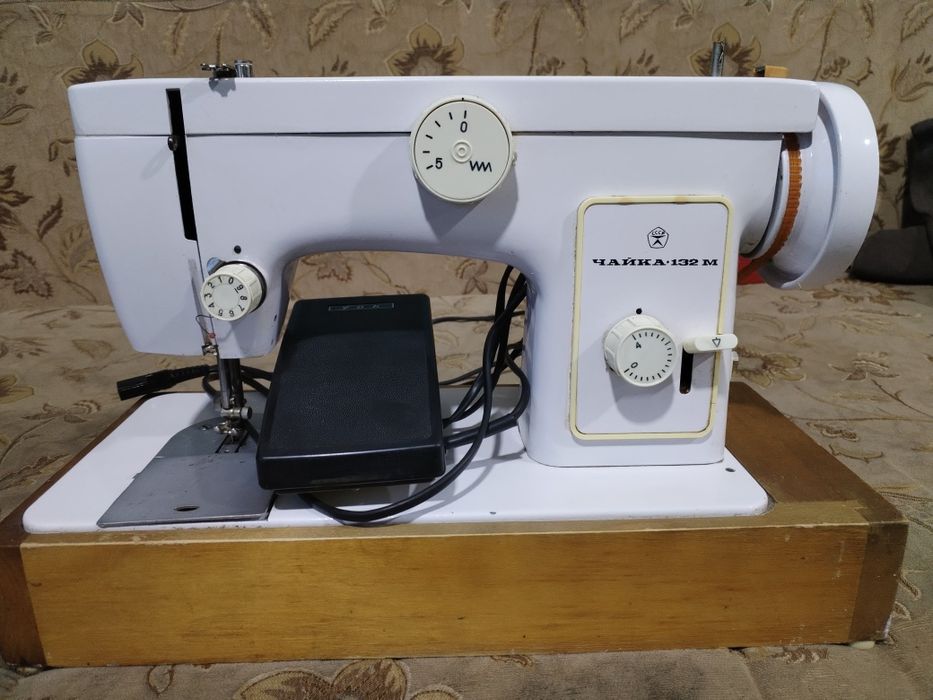 Продам швейную машинку