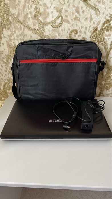 Ноутбук asus продаеться