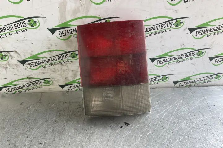 Lampa / Tripla stop stanga pe capota portbagaj Audi 80 1995