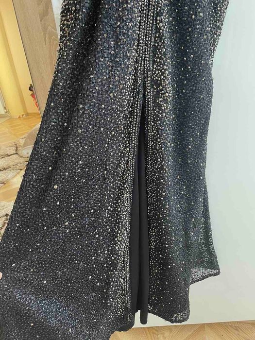 Дълга официална черна рокля с камъни с дълъг ръкав