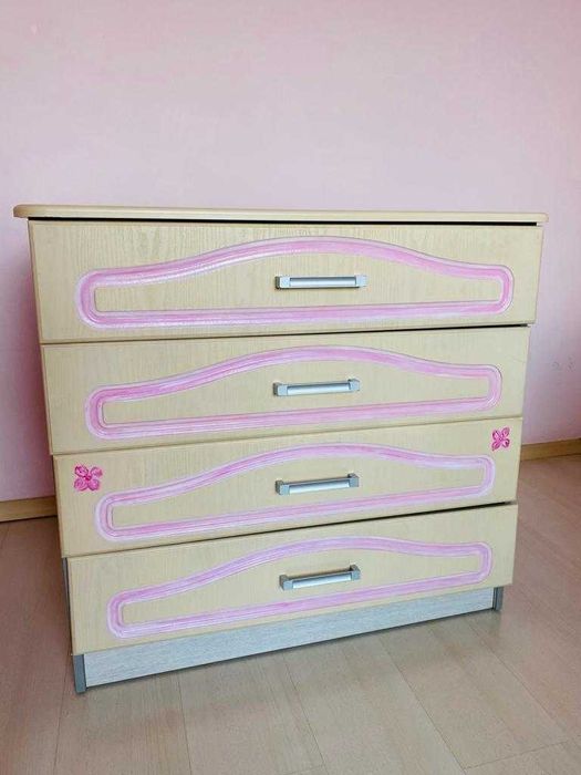 Продам комод для девочки